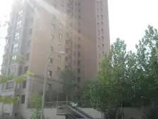 封闭小区1室南向采光充足楼层好有电梯配套全近车站