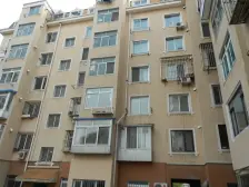 倚山里 南向两室一厅 南客厅 看房有钥匙下楼就是公园