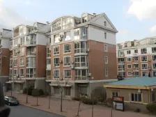 健龙苑一楼有花园南北通厅户型,多层两户,房主自住。