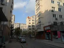 中间楼层,南北通透,采光充足,近车站,近市场