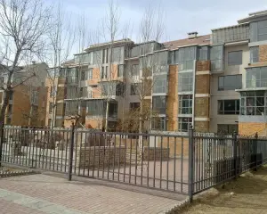 新城区 环境优美 小区绿化好 一楼带院子