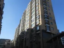 千山心城临水街门头 业主都路过的位置 门头已开好