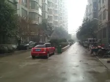 5号线地铁口500米 此房满五年 采光好 看房方便