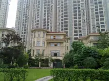 天湖郦都别墅 带100方前后花园 地下室 看河 实用性高