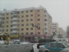 会展商圈,南岗户口,两室一大厅,东西通透,有装修。