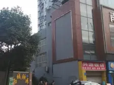 轻轨站旁边,杨家坪商圈,随时看房,拎包入住。