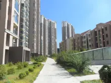 地铁站旁的2室2厅户型 中上楼层 光线视野都很好