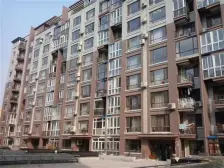 步梯一楼,有仓房,南北通透。。