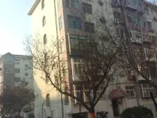 银芝小区,框架房带阁楼 三室两厅两卫。有钥匙