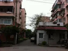 地铁口中间楼层边套两房生活便利