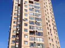 近大连北站地铁正规南向一室一厅带阁楼,采光好。