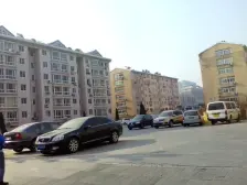 小区位于松霞路上位置好,框架结构的房子,生活方便。