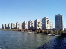 CBD旁 电梯房大两居 临河观景 近地铁 北靠北龙湖