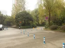 此房是精装修,保养好,可拎包入住