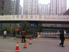 新蓝钻F区 双气朝南一室,客厅带阳台着急出售