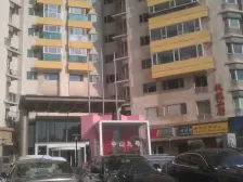 中山广场,封闭小区,精装两室,户型方正。