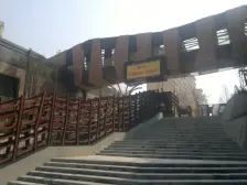 房子能看见海,屋里装修保持好,价位可议,随时看房