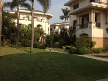 端头户型 前后双花园 有四层有带地下室 有露台 有电梯