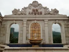 照母山融创凡尔赛领馆一期四房双卫精装看山看湖采光好