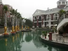 连排端户 花园有改动 很舒服 比较大