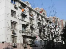 小区属于一区,自带南石路菜市场,水果卖场等。