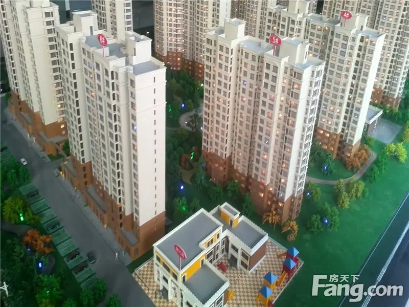 宏鼎凡尔赛丽都3室2厅1卫南北朝向700.00元/月出租