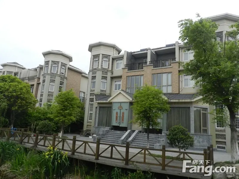 00  西城逸境位于扬州西郊刘集盘古,远离城市的喧嚣,又紧邻城市,距离