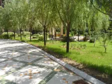 房子是两个南卧,一个北卧,西明厅户型,带8平大阳台