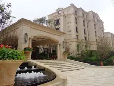 钻石湾二期,好楼层,精装修房主诚心出售.看房方便