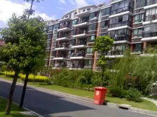 房龄是06年小区,正气三房,得房高,全明户型