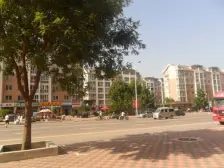 湾里南好位置一楼,适合做生意,门头已经开好