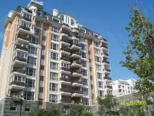 户型方正,住在手续通燃气,可用公积金贷款,近公交站