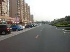 地铁口,2010年凤凰楼层,精装修小两房,视野很好