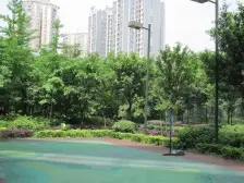 此房满两年 交通便利 出行方便,步行街