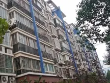 户型方正 低楼层 交通便利 配套齐全 带一个露台