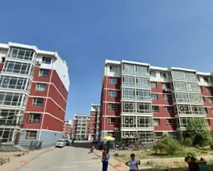 新华大街 地铁口 金泉北区一楼带小院税费低近公园附院