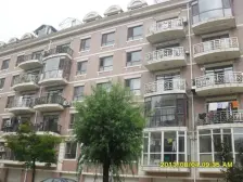 封闭小区,坡下门口位置,装修保持好,可直接入住