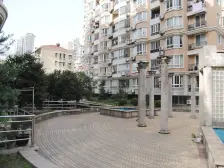 小区位置安静,三房朝南,电梯小高层,得房率高