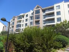 地铁站旁的2室2厅户型 中上楼层 光线视野都很好