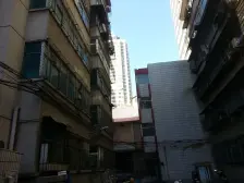 双气大4房 装修保持的很好 小区环境好 停车方便