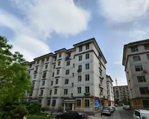 通道街回中 非顶楼三居室 看房方便