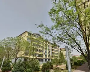 大三居,中间楼层,采光视野好!精装修!房本满五唯一