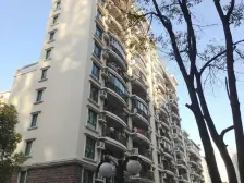 顶楼复试+小区闹中取静+装修好拎包入住+全南的户型