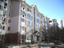 南北通透 全明户型 有大花园 双明卫 小区中间位置