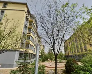 精装修 可贷款 随时可看房 小区绿化好 出行方便