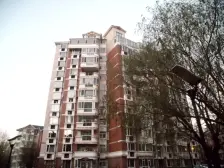 南北通透 全明户型 有大花园 双明卫 小区中间位置