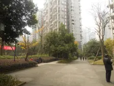 巴国城内圈,住家装修,拎包入住,小区环境适宜居住