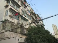 精装修两房,带一个客厅,虹桥路地铁口