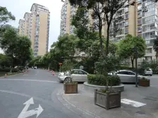 这是一哇塞的房子 阳光耀眼 公园景观尽收眼底