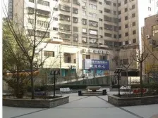 盘旋路商圈的电梯小户型,小区有地下停车位,人车分流